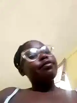 Snapshot of Sweetcecie01 chatting on March 14, 10:05 pm Sweetcecie01 online show from March 14, 10:05 pm
