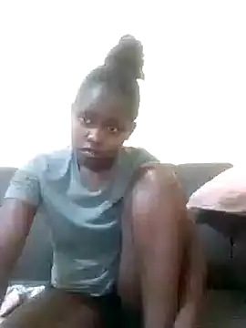 Snapshot of Sweetcecie01 chatting on March 16, 9:37 pm Sweetcecie01 online show from March 16, 9:37 pm
