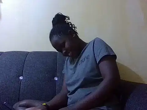 Sweetcecie01 online show from December 14, 7:18 pm