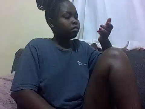 Snapshot of Sweetcecie01 chatting on April 23, 7:05 pm Sweetcecie01 online show from April 23, 7:05 pm