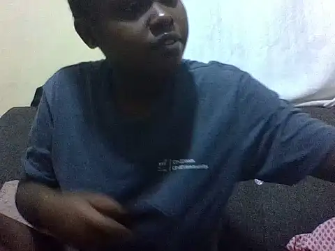 Snapshot of Sweetcecie01 chatting on April 28, 8:03 pm Sweetcecie01 online show from April 28, 8:03 pm