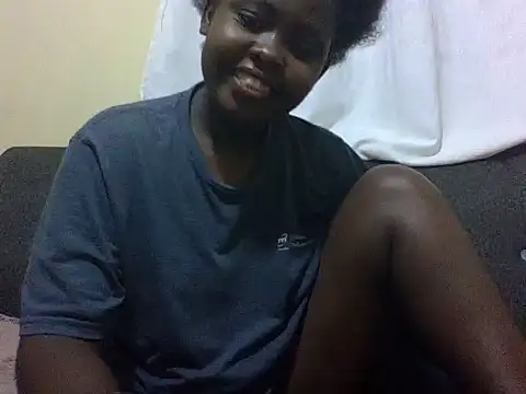 Snapshot of Sweetcecie01 chatting on April 29, 8:04 pm Sweetcecie01 online show from April 29, 8:04 pm