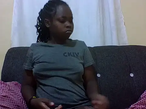 Snapshot of Sweetcecie01 chatting on May 18, 11:32 pm Sweetcecie01 online show from May 18, 11:32 pm