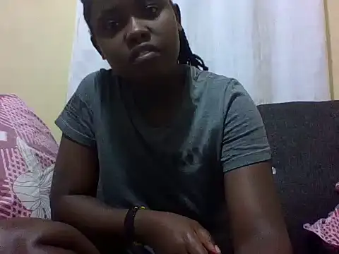 Snapshot of Sweetcecie01 chatting on June 7, 8:34 pm Sweetcecie01 online show from June 7, 8:34 pm
