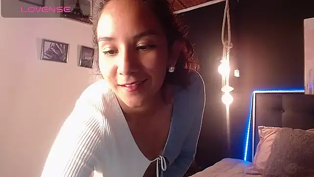 Snapshot of PoisonIvy15_ chatting on December 16, 6:21 am PoisonIvy15  online show from December 16, 6:21 am