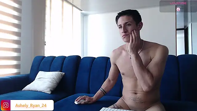 Snapshot of ashely_ryan24 chatting on January 8, 7:13 pm ashely ryan24 online show from January 8, 7:13 pm