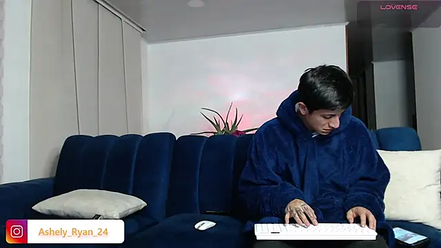 Snapshot of ashely_ryan24 chatting on February 7, 11:55 pm ashely ryan24 online show from February 7, 11:55 pm