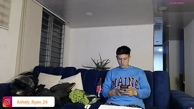 Snapshot of ashely_ryan24 chatting on March 4, 12:07 am ashely ryan24 online show from March 4, 12:07 am