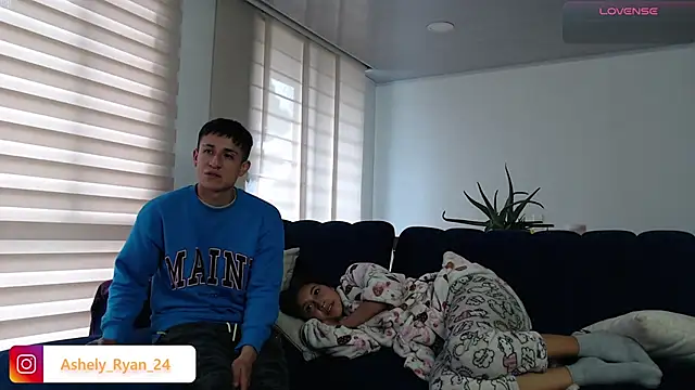 Snapshot of ashely_ryan24 chatting on March 4, 9:32 pm ashely ryan24 online show from March 4, 9:32 pm