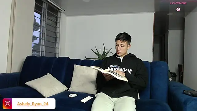 Snapshot of ashely_ryan24 chatting on March 5, 11:16 pm ashely ryan24 online show from March 5, 11:16 pm