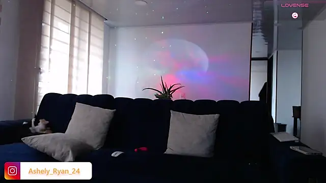 Snapshot of ashely_ryan24 chatting on March 6, 9:20 pm ashely ryan24 online show from March 6, 9:20 pm