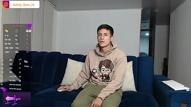 Snapshot of ashely_ryan24 chatting on March 17, 11:43 pm ashely ryan24 online show from March 17, 11:43 pm