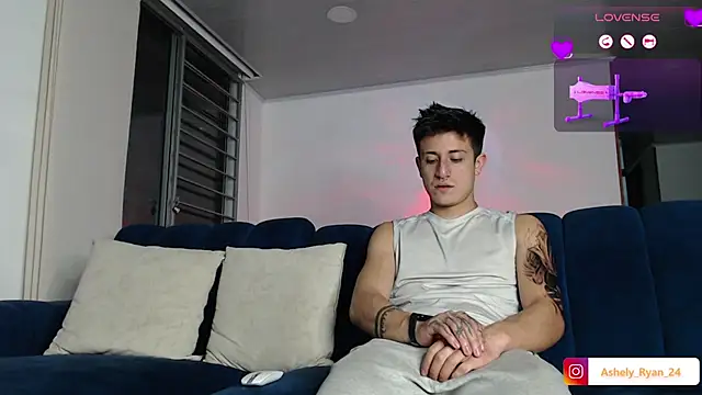 Snapshot of ashely_ryan24 chatting on September 12, 12:33 am ashely ryan24 online show from September 12, 12:33 am