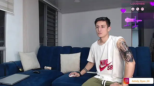 Snapshot of ashely_ryan24 chatting on September 13, 12:32 am ashely ryan24 online show from September 13, 12:32 am