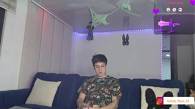 Snapshot of ashely_ryan24 chatting on October 6, 12:19 am ashely ryan24 online show from October 6, 12:19 am