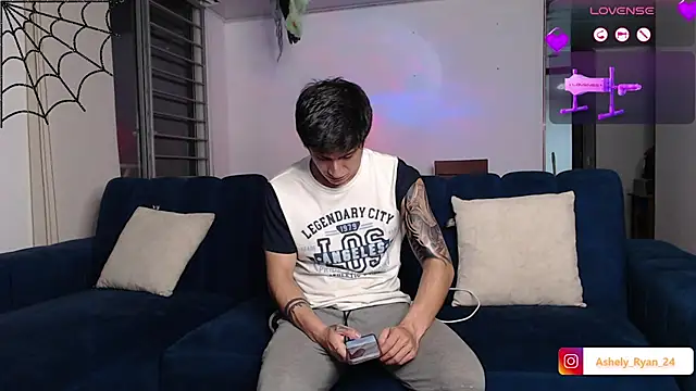 Snapshot of ashely_ryan24 chatting on October 18, 12:02 am ashely ryan24 online show from October 18, 12:02 am