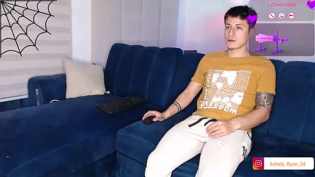 Snapshot of ashely_ryan24 chatting on October 28, 10:45 pm ashely ryan24 online show from October 28, 10:45 pm