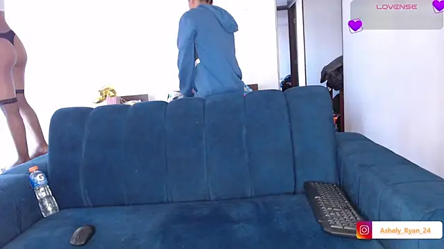 Snapshot of ashely_ryan24 chatting on November 7, 9:37 pm ashely ryan24 online show from November 7, 9:37 pm