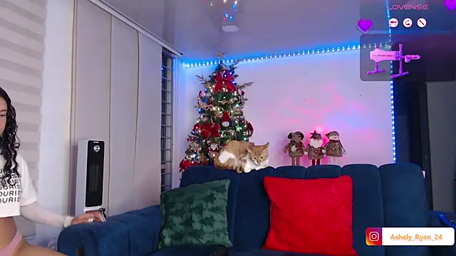 Snapshot of ashely_ryan24 chatting on November 19, 10:43 pm ashely ryan24 online show from November 19, 10:43 pm