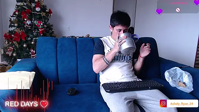 Snapshot of ashely_ryan24 chatting on November 24, 6:07 pm ashely ryan24 online show from November 24, 6:07 pm