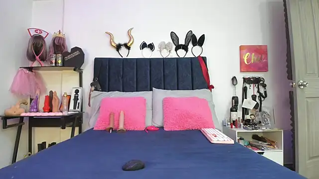 emmily giraldo online show from July 7, 12:42 pm