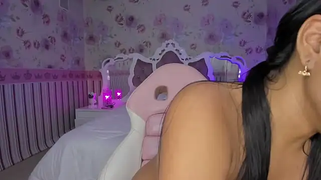 Snapshot of sweet_boobs4u chatting on February 12, 8:16 am sweet boobs4u online show from February 12, 8:16 am