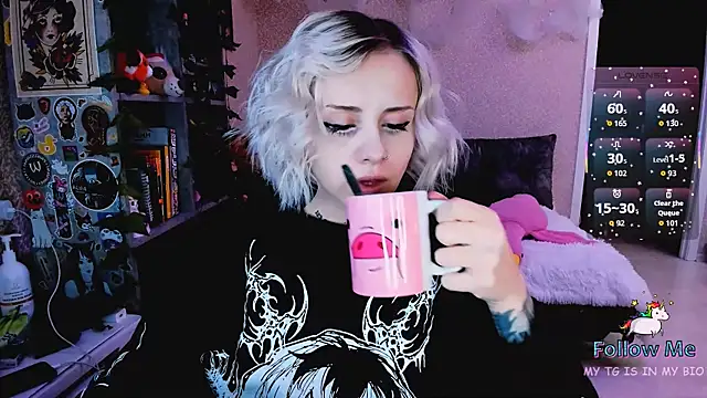 NaniMoore online show from November 30, 8:35 pm