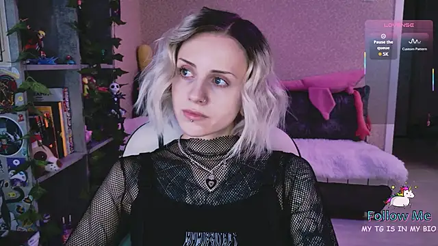 NaniMoore online show from February 6, 8:12 pm