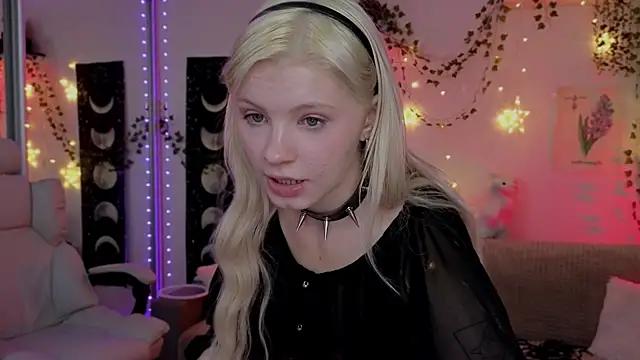 Moonlight Mia online show from October 25, 11:21 pm