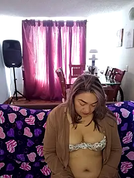 Snapshot of kitty_84 chatting on October 25, 6:24 pm kitty 84 online show from October 25, 6:24 pm