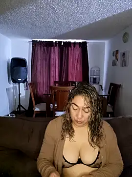 Snapshot of kitty_84 chatting on November 14, 11:09 am kitty 84 online show from November 14, 11:09 am