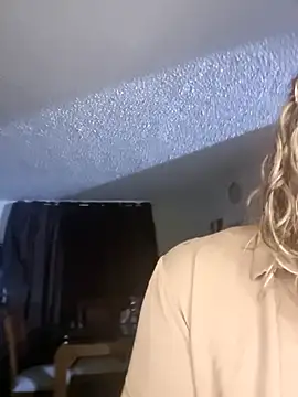 Snapshot of kitty_84 chatting on November 20, 9:20 am kitty 84 online show from November 20, 9:20 am