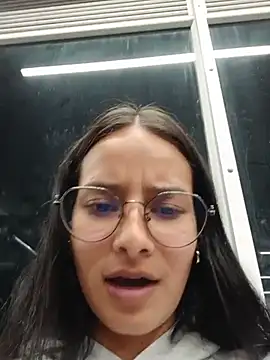 Snapshot of _vaness chatting on June 4, 5:24 am vaness online show from June 4, 5:24 am