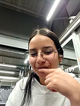 Snapshot of _vaness chatting on July 17, 5:47 am vaness online show from July 17, 5:47 am