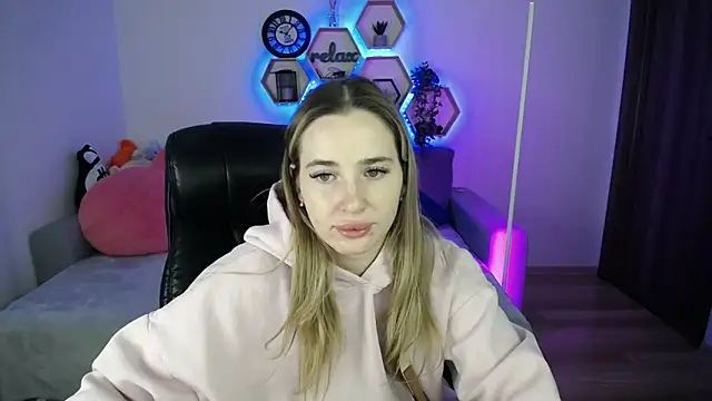 SabrinViolet online show from February 21, 9:10 am