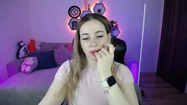 SabrinViolet online show from March 31, 8:04 am