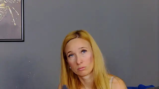 Snapshot of AnneHove chatting on June 15, 3:53 am AnneHove online show from June 15, 3:53 am