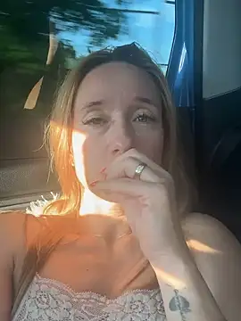Snapshot of AnneHove chatting on July 18, 4:11 pm AnneHove online show from July 18, 4:11 pm