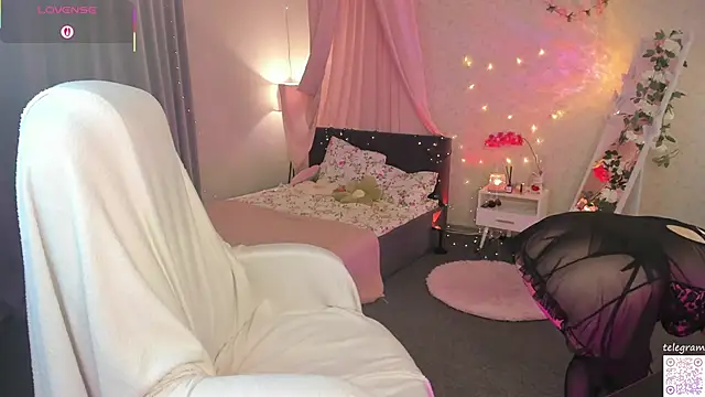 lilly Cherry  online show from January 11, 11:26 am