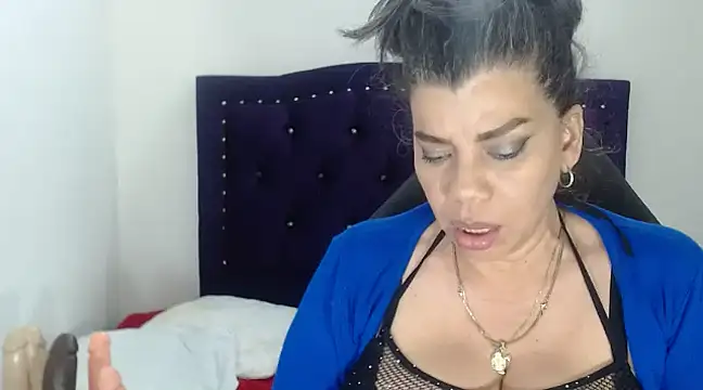 Snapshot of vikyadams chatting on February 12, 2:03 am vikyadams online show from February 12, 2:03 am