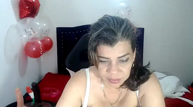 Snapshot of vikyadams chatting on February 14, 11:31 pm vikyadams online show from February 14, 11:31 pm