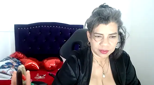 Snapshot of vikyadams chatting on February 21, 2:50 am vikyadams online show from February 21, 2:50 am