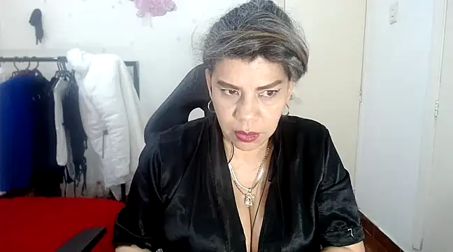 Snapshot of vikyadams chatting on February 24, 1:53 pm vikyadams online show from February 24, 1:53 pm