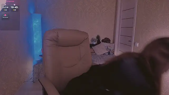 Snapshot of Eesmaaarrr chatting on February 8, 11:13 pm Eesmaaarrr online show from February 8, 11:13 pm