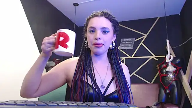 Snapshot of elizatexx chatting on December 4, 10:08 pm elizatexx online show from December 4, 10:08 pm