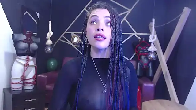 Snapshot of elizatexx chatting on December 11, 9:01 pm elizatexx online show from December 11, 9:01 pm
