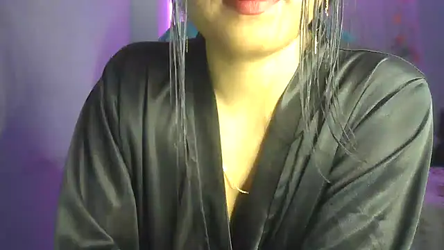 Snapshot of Queenhimanshi chatting on February 2, 9:13 pm Queenhimanshi online show from February 2, 9:13 pm