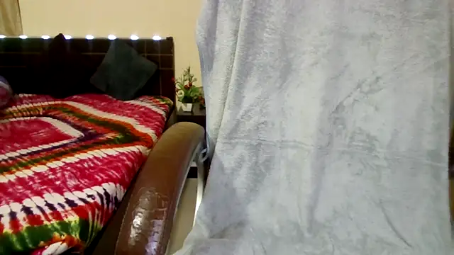 Snapshot of Queenhimanshi chatting on February 5, 12:04 am Queenhimanshi online show from February 5, 12:04 am