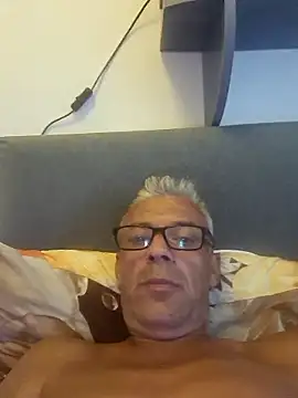 Snapshot of Picolo4111 chatting on September 8, 2:27 pm Picolo4111 online show from September 8, 2:27 pm