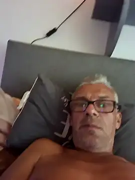 Snapshot of Picolo4111 chatting on September 10, 3:34 pm Picolo4111 online show from September 10, 3:34 pm